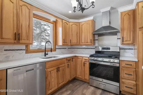 170 Ward Ave, Schenectady, NY 12304 photo 9
