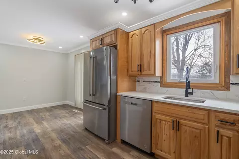 170 Ward Ave, Schenectady, NY 12304 photo 10