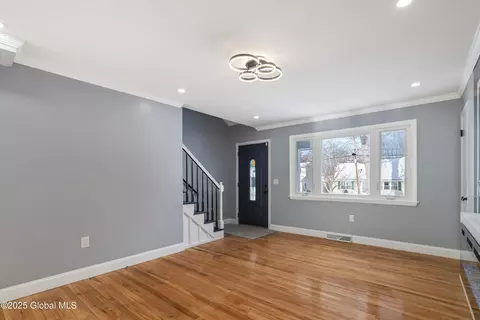 170 Ward Ave, Schenectady, NY 12304 photo 7