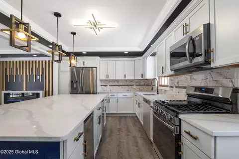 Kitchen - 3235 Parker Rd, Schenectady, NY 12304 photo 2 of 4