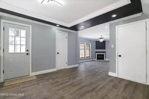 Entry Way - 3235 Parker Rd, Schenectady, NY 12304 photo 2 of 3