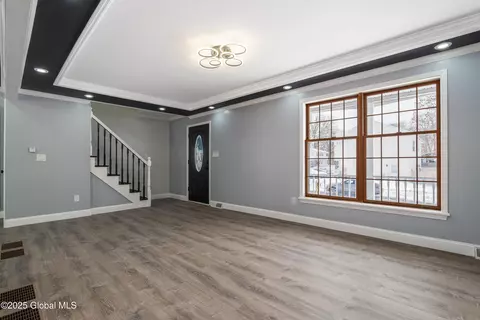 Living - 3235 Parker Rd, Schenectady, NY 12304 photo 2 of 6