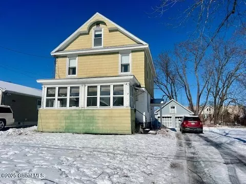 21 Bruen Ct, Rensselaer, NY 12144