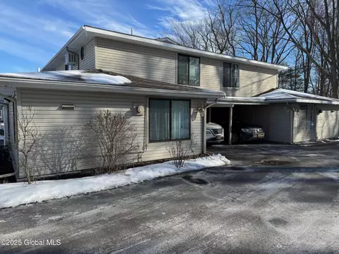 69 Yorkshire Dr #69, East Greenbush, NY 12061