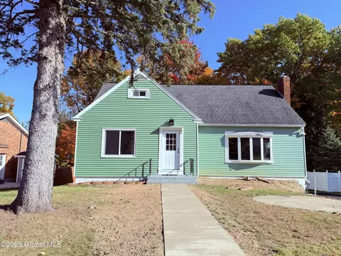 30 Hoffman Dr, Latham, NY 12110
