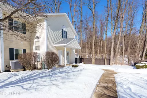 1003 Greenwich Dr, Albany, NY 12203