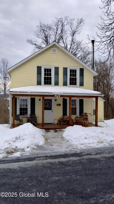 78 Scott St, Hoosick Falls, NY 12090