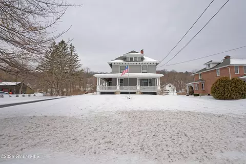 141 Maple Ave, Altamont, NY 12009