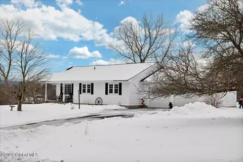 108 Mechanic St Ext, Hoosick Falls, NY 12090