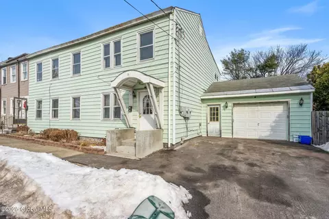 15 7th St, Watervliet, NY 12189
