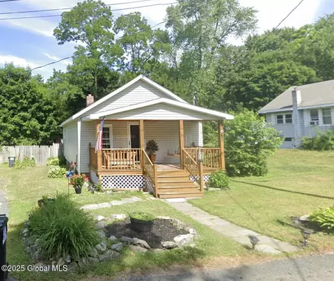 35 Pine Ave, Wynantskill, NY 12198
