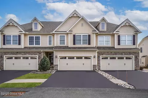 9 Ordelia Ln, Round Lake, NY 12151
