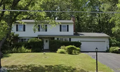 124 Maplewood Dr, Scotia, NY 12302