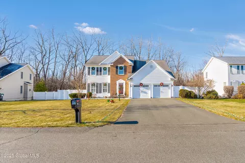 19 Mill Run, Rensselaer, NY 12144