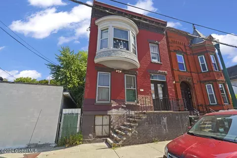 542 1st St, Troy, NY 12180