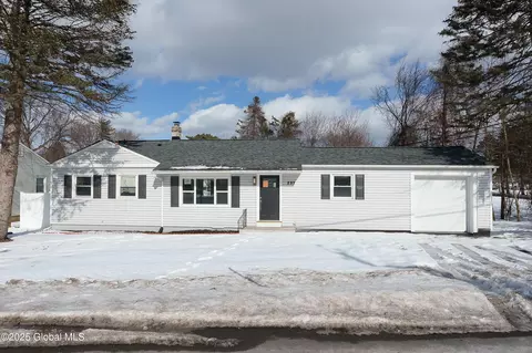237 Old Niskayuna Rd, Latham, NY 12110