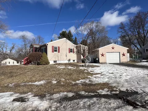 18 Plaske Dr, Schenectady, NY 12309 photo 2