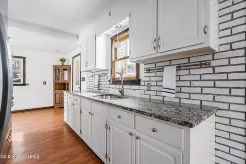 18 Plaske Dr, Schenectady, NY 12309 photo 4