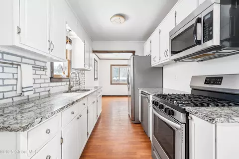 18 Plaske Dr, Schenectady, NY 12309 photo 5
