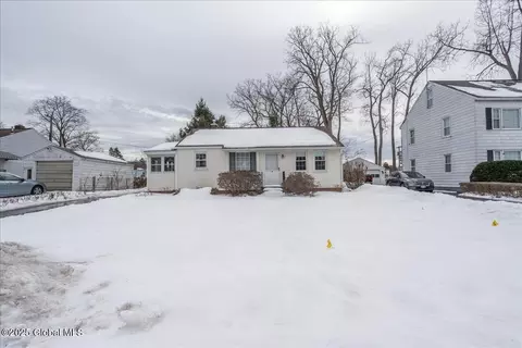 19 Shirley Dr, Schenectady, NY 12304