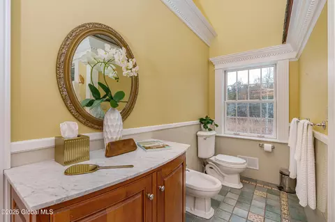 Bath - 261 Bender Ln, Glenmont, NY 12077 photo 3 of 6