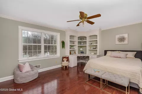 Bedroom - 261 Bender Ln, Glenmont, NY 12077 photo 6 of 12