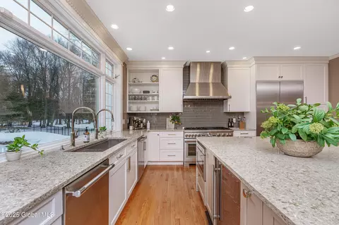 Kitchen - 261 Bender Ln, Glenmont, NY 12077 photo 4 of 5