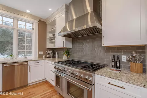 Kitchen - 261 Bender Ln, Glenmont, NY 12077 photo 3 of 5