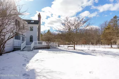 Exterior - 261 Bender Ln, Glenmont, NY 12077 photo 5 of 11