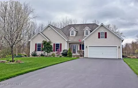7 Knottingley Pl, Ballston Lake, NY 12019