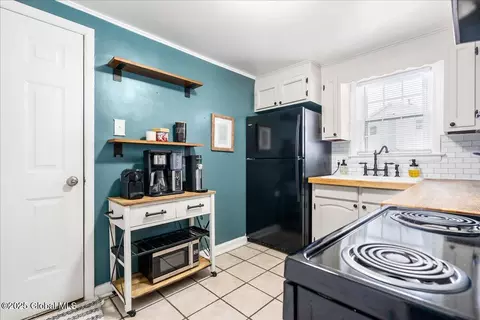 Kitchen - 127 Elsmere Ave, Delmar, NY 12054 photo 1 of 3