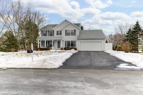 12 Crescent Creek Way, Selkirk, NY 12158