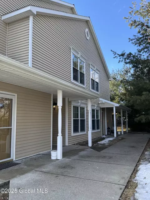 507 Cedar Run, Rensselaer, NY 12144