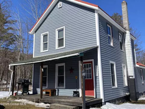 26 Seward St, Hoosick Falls, NY 12090