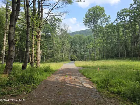 2065 New York 313, Shushan, NY 12873