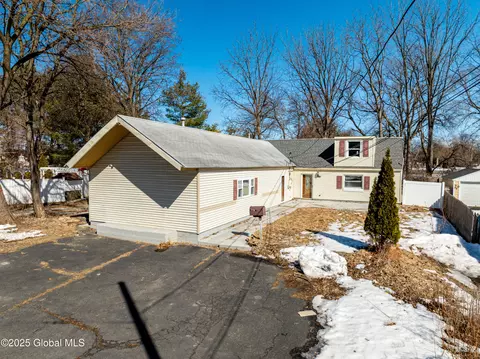 23 Pinehurst Rd, Colonie, NY 12205