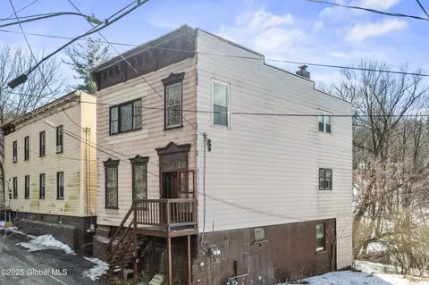 7 St Lukes Ave, Troy, NY 12180