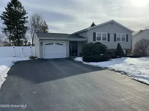 3 Verdi Blvd, Latham, NY 12110
