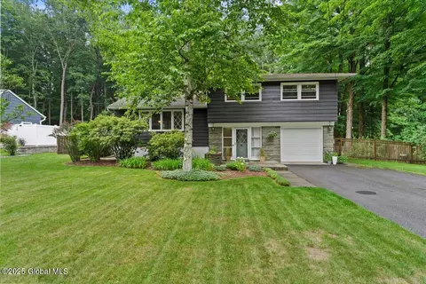 7 Loughberry Rd, Saratoga Springs, NY 12866