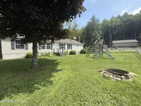 4 Cedar St, Hadley, NY 12835