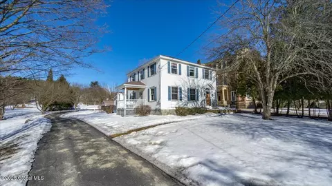 29 E Main St, Granville, NY 12832