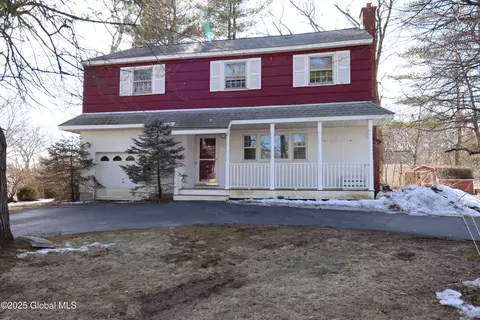 663 St Davids Ln, Niskayuna, NY 12309
