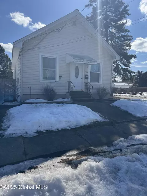 2138 Neil St, Schenectady, NY 12306