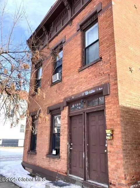 94 14th St, Troy, NY 12180