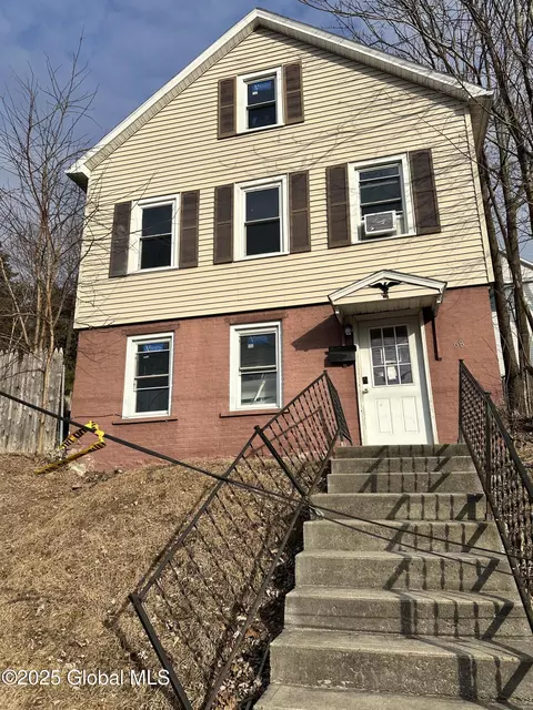 68 Elm St, Rensselaer, NY 12144