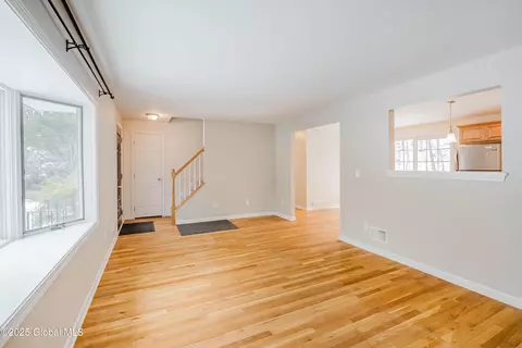 11 Dover Pl, Halfmoon, NY 12065 photo 9