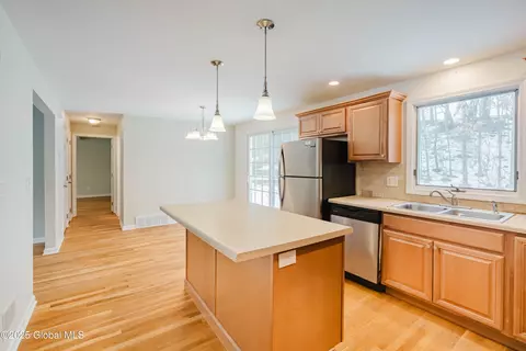 11 Dover Pl, Halfmoon, NY 12065 photo 13