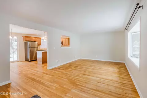 11 Dover Pl, Halfmoon, NY 12065 photo 8