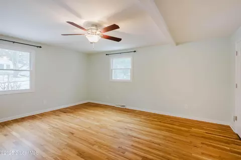 11 Dover Pl, Halfmoon, NY 12065 photo 16