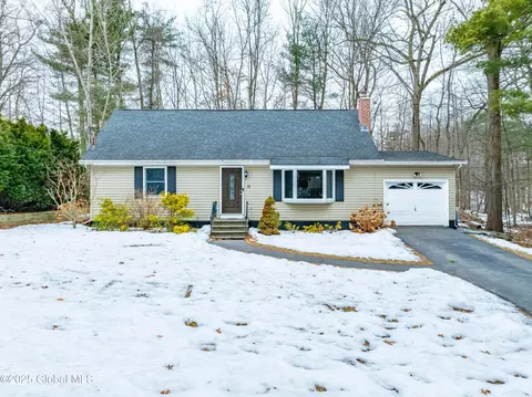 11 Dover Pl, Halfmoon, NY 12065 photo 3